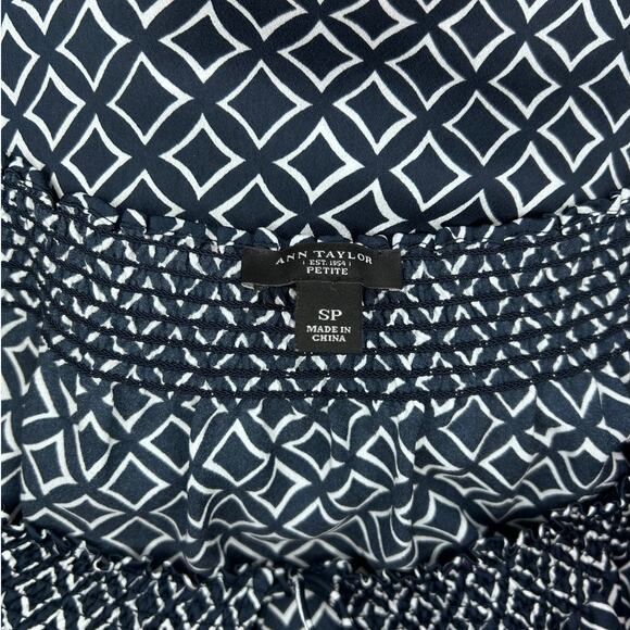 Ann Taylor Women’s Flutter Sleeve Keyhole String Tie Geometric Lightweight Top S - Picture 8 of 10